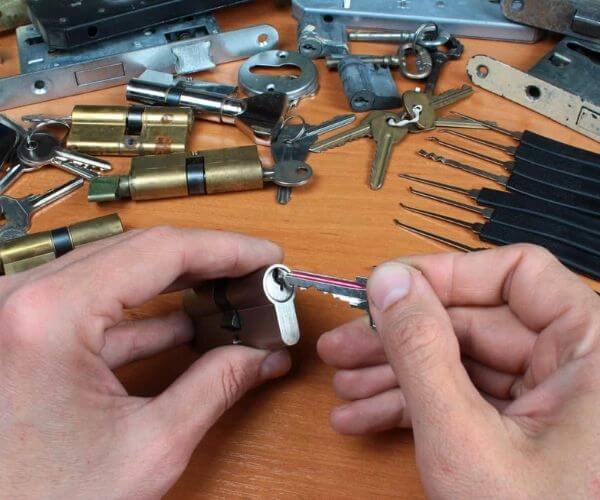 Automotive locksmith Clearwater FL